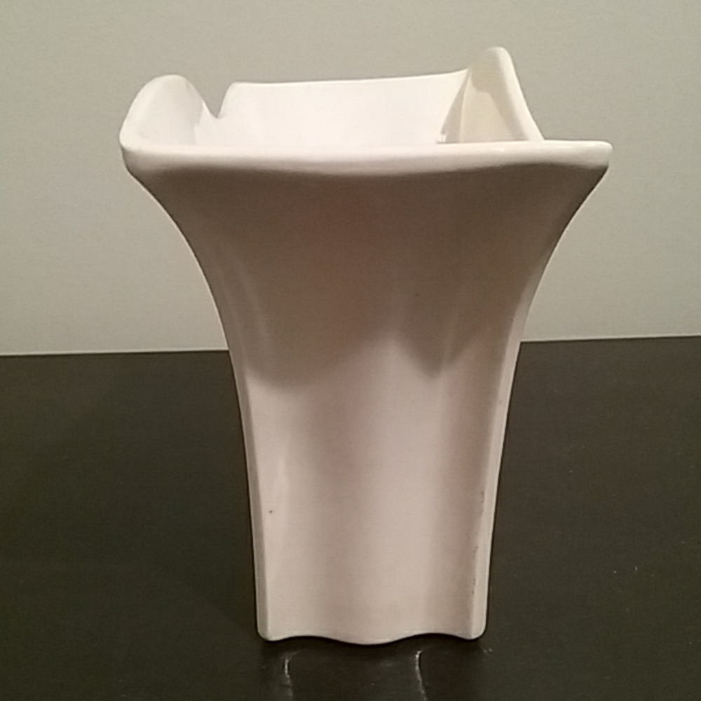 Vintage flower pot for new baby - Picture 4 of 7